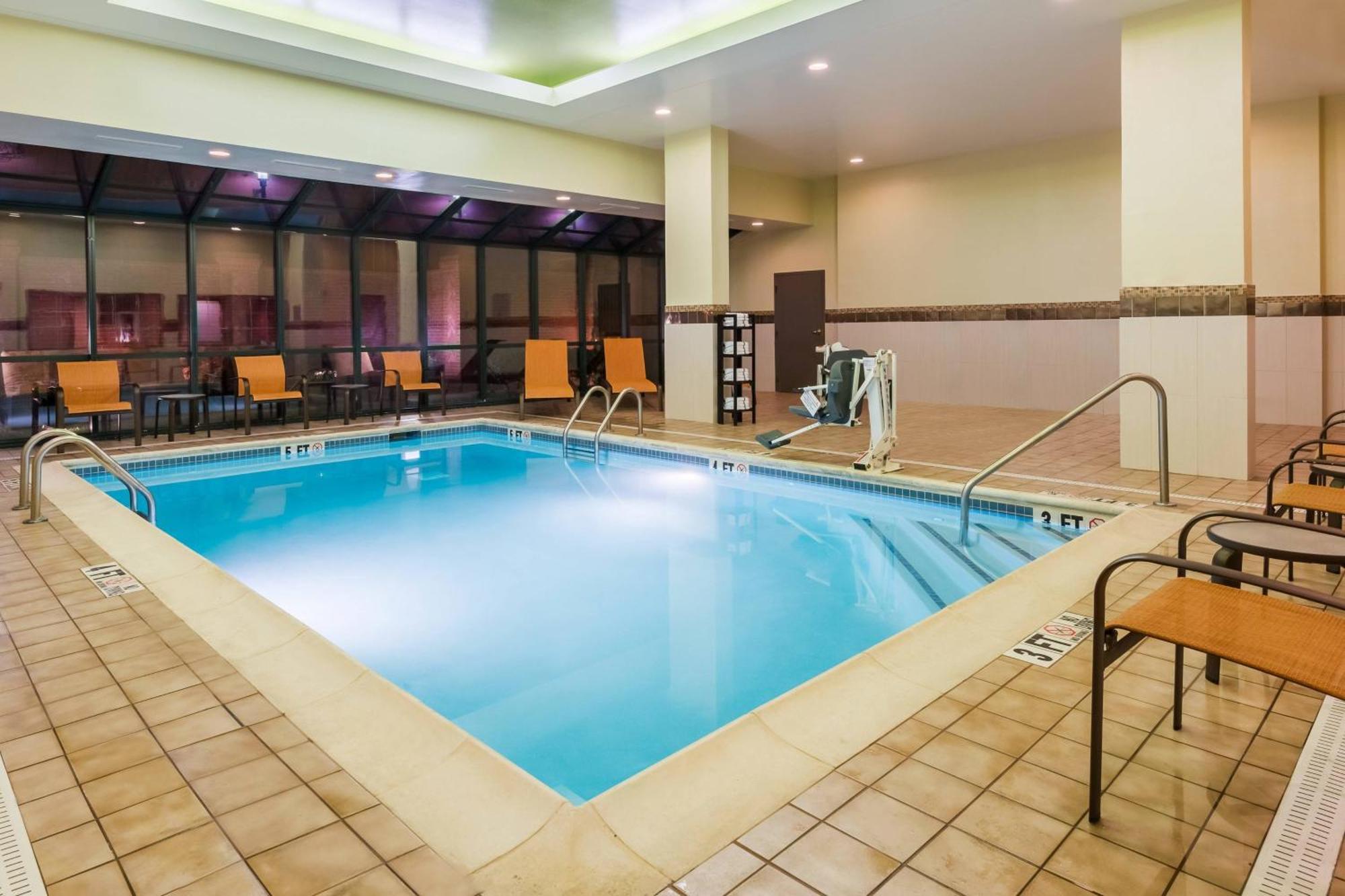 Courtyard By Marriott Chattanooga Downtown Екстер'єр фото