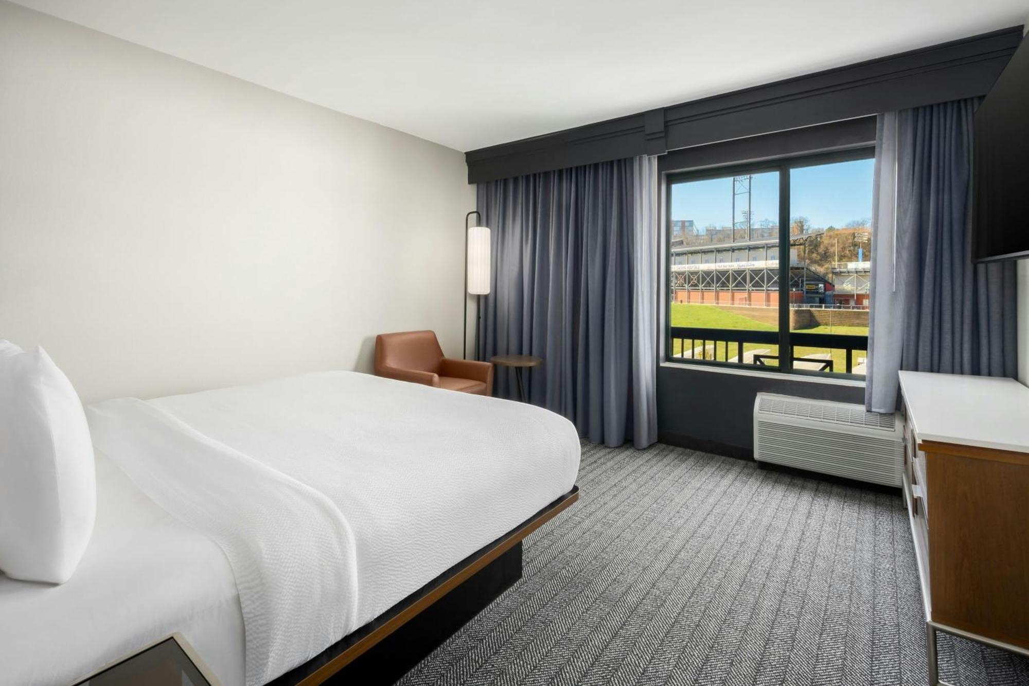 Courtyard By Marriott Chattanooga Downtown Екстер'єр фото